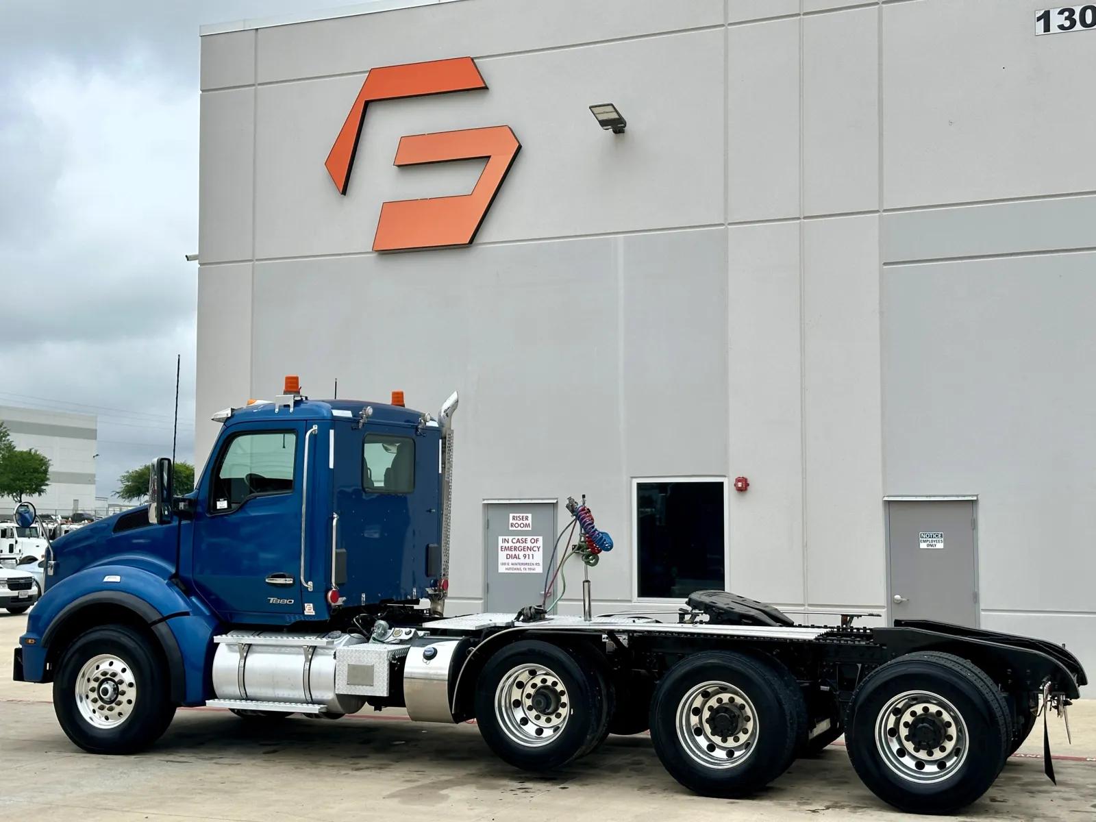 2023 Kenworth T880 in Hutchins, TX — photo 6