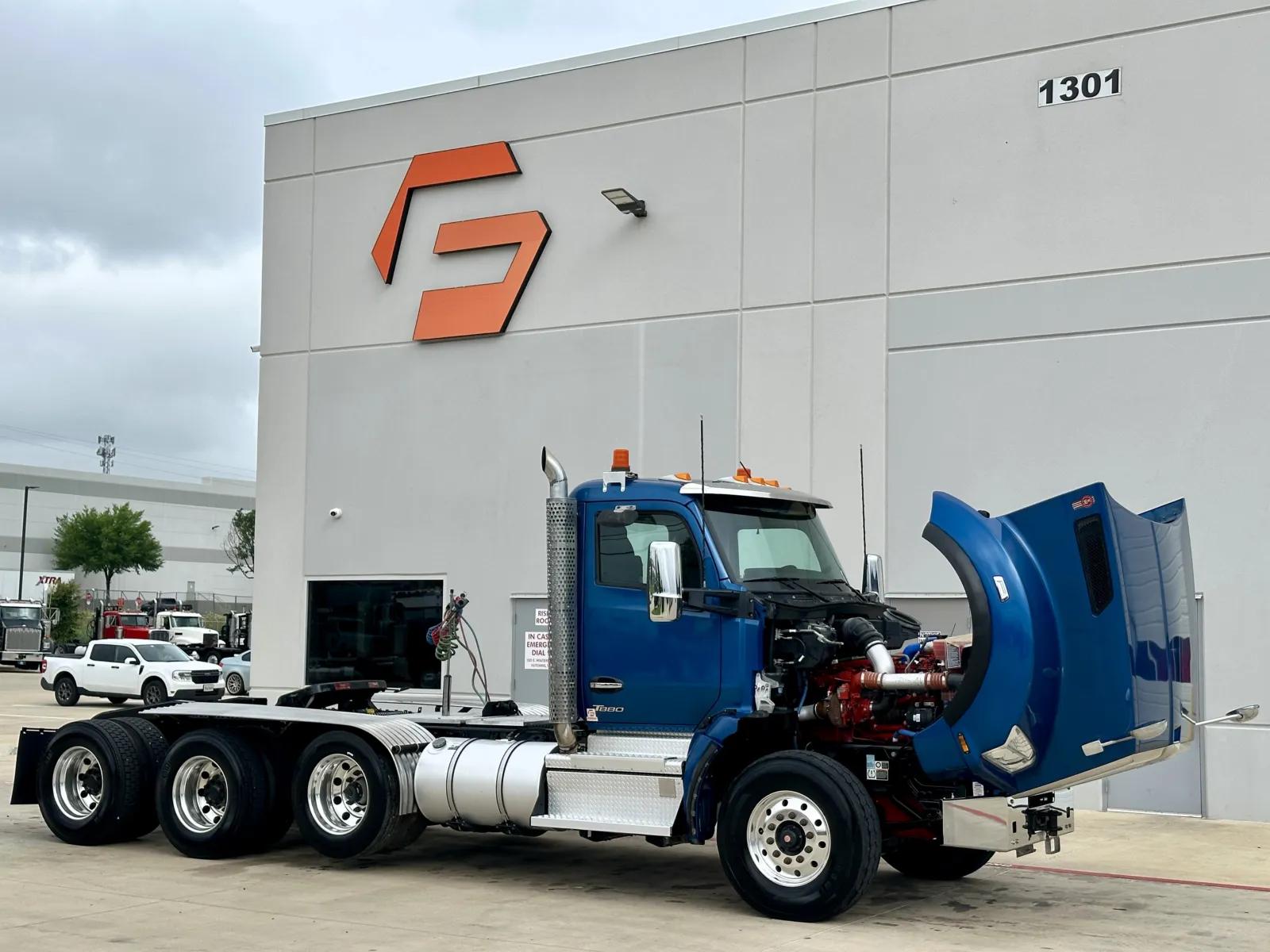 2023 Kenworth T880 in Hutchins, TX — photo 9