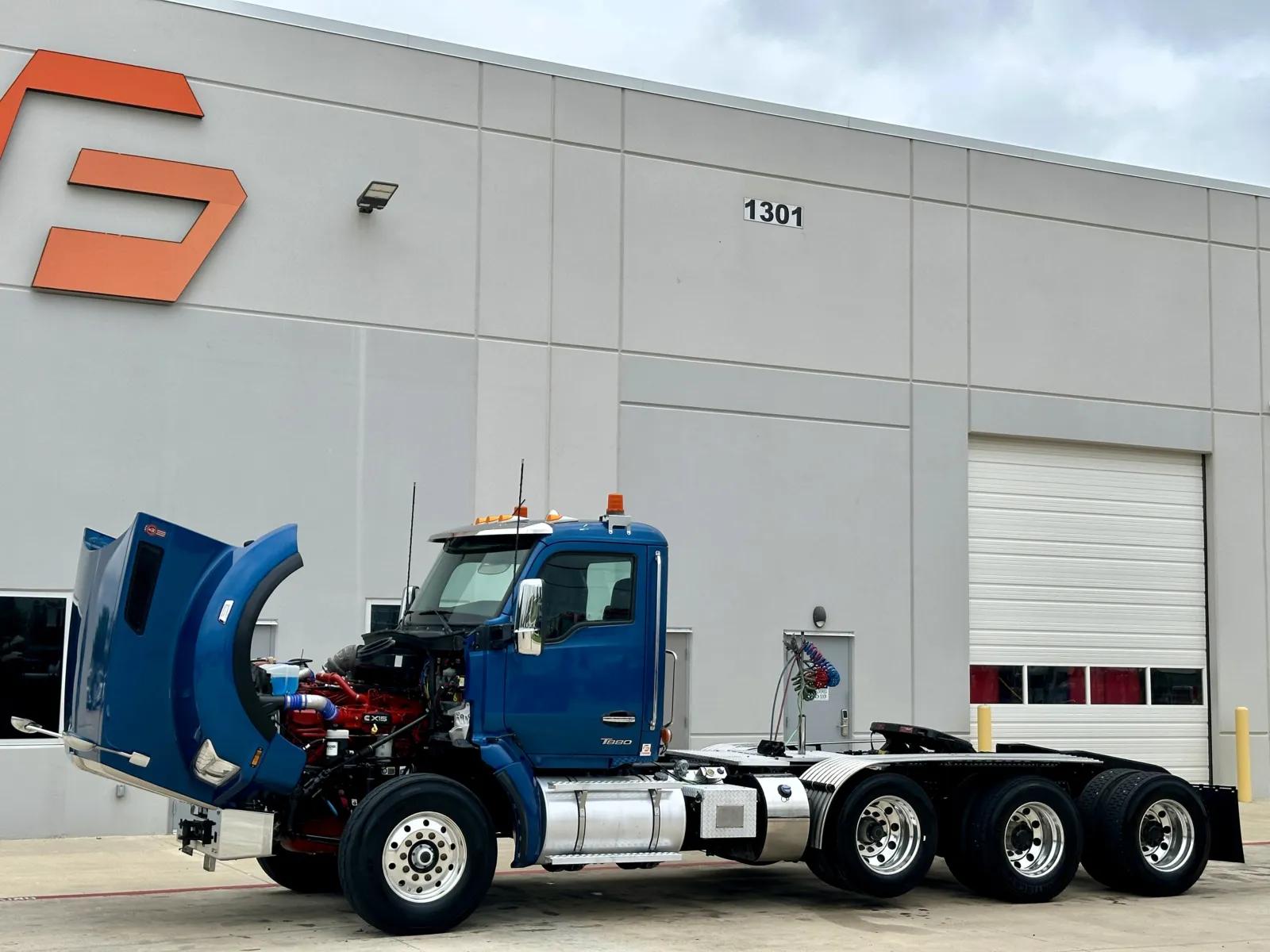 2023 Kenworth T880 in Hutchins, TX — photo 10