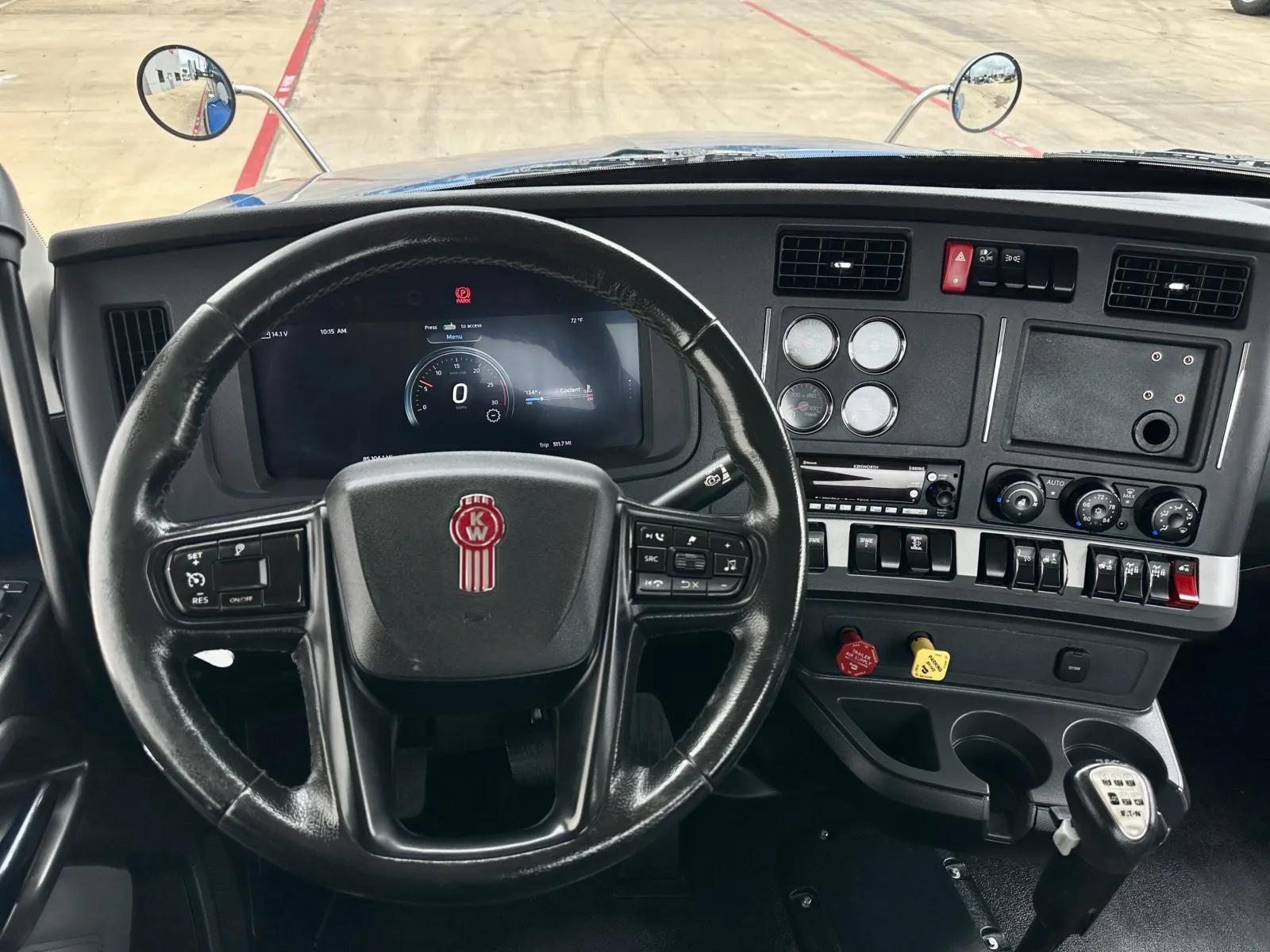 2023 Kenworth T880 in Hutchins, TX — photo 16