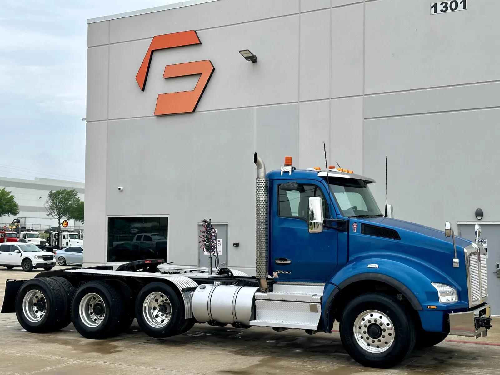 2023 Kenworth T880