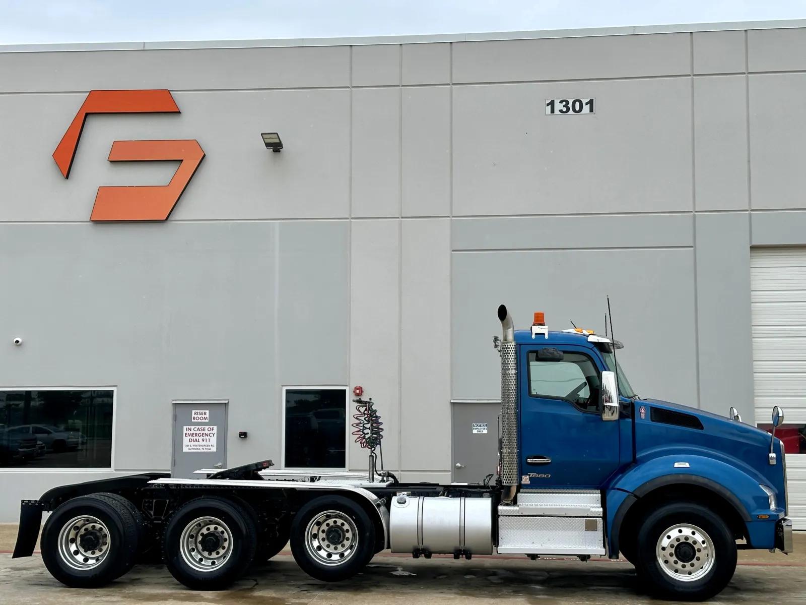 2023 Kenworth T880 in Hutchins, TX — photo 3