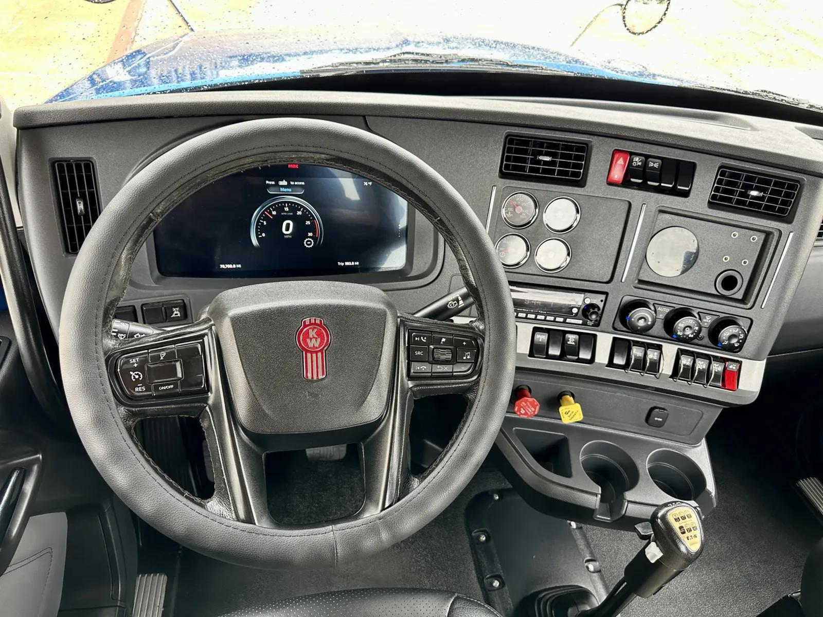 2023 Kenworth T880 in Hutchins, TX — photo 16