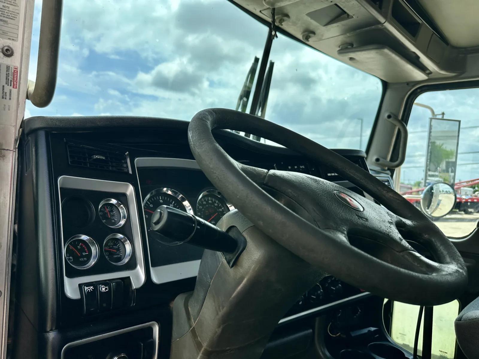 2008 Kenworth T800 in Hutchins, TX — photo 15