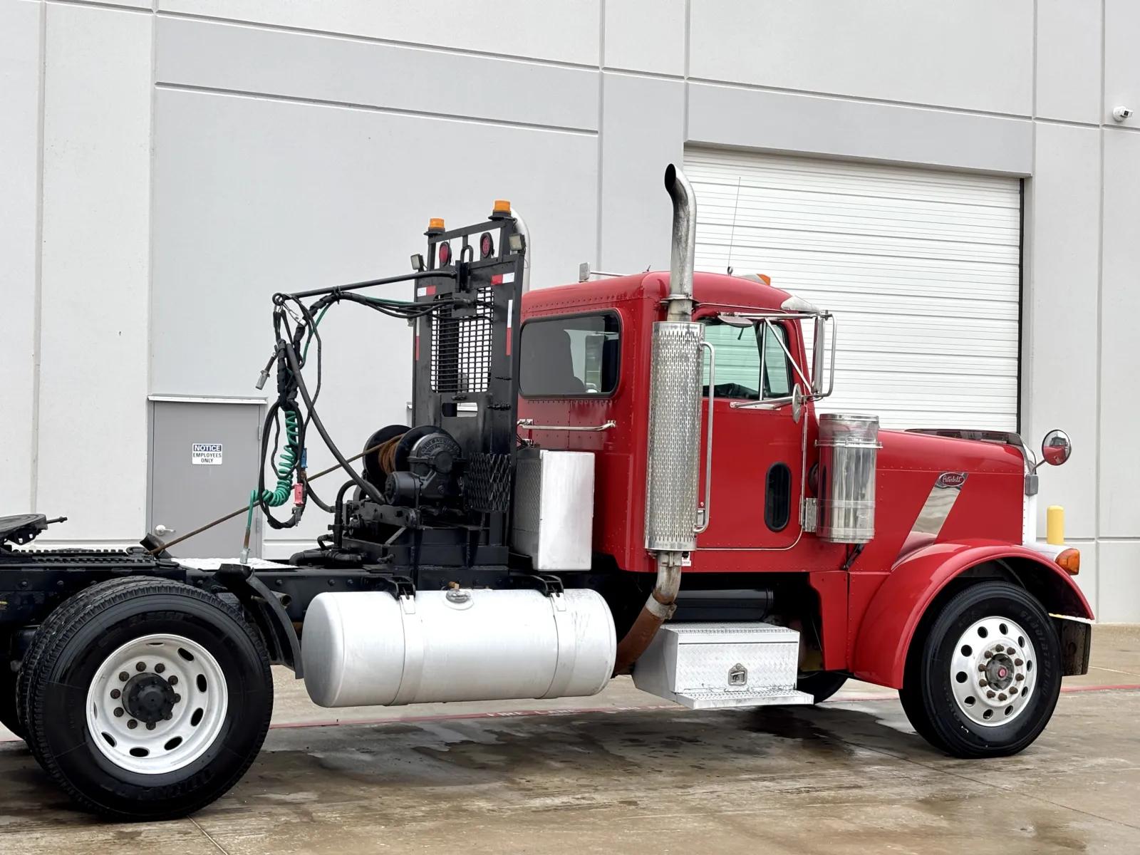 2001 Peterbilt 379 in Hutchins, TX — photo 7