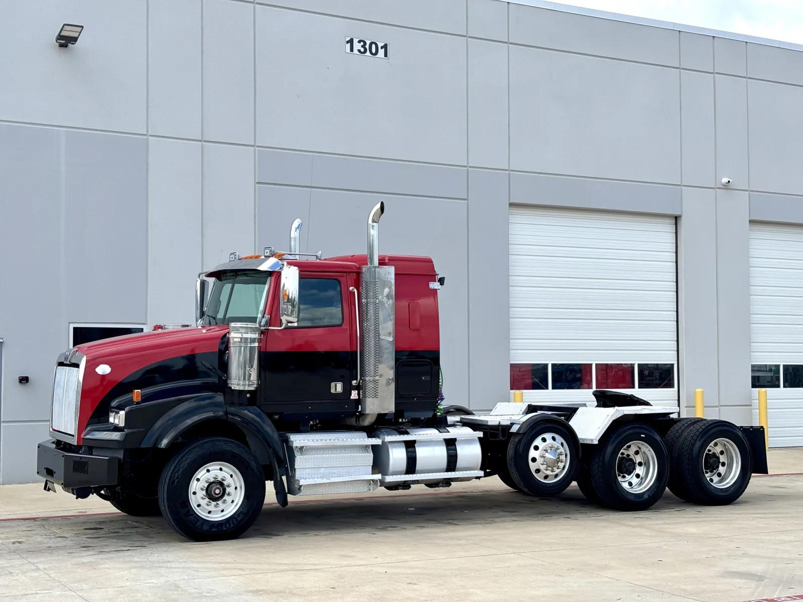 2015 Western Star 4900 in Hutchins, TX — photo 2