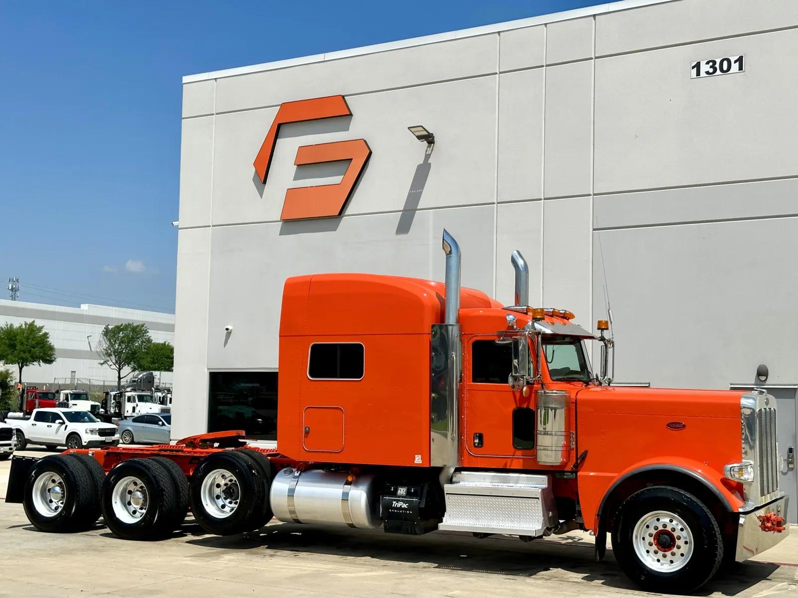 2023 Peterbilt 389