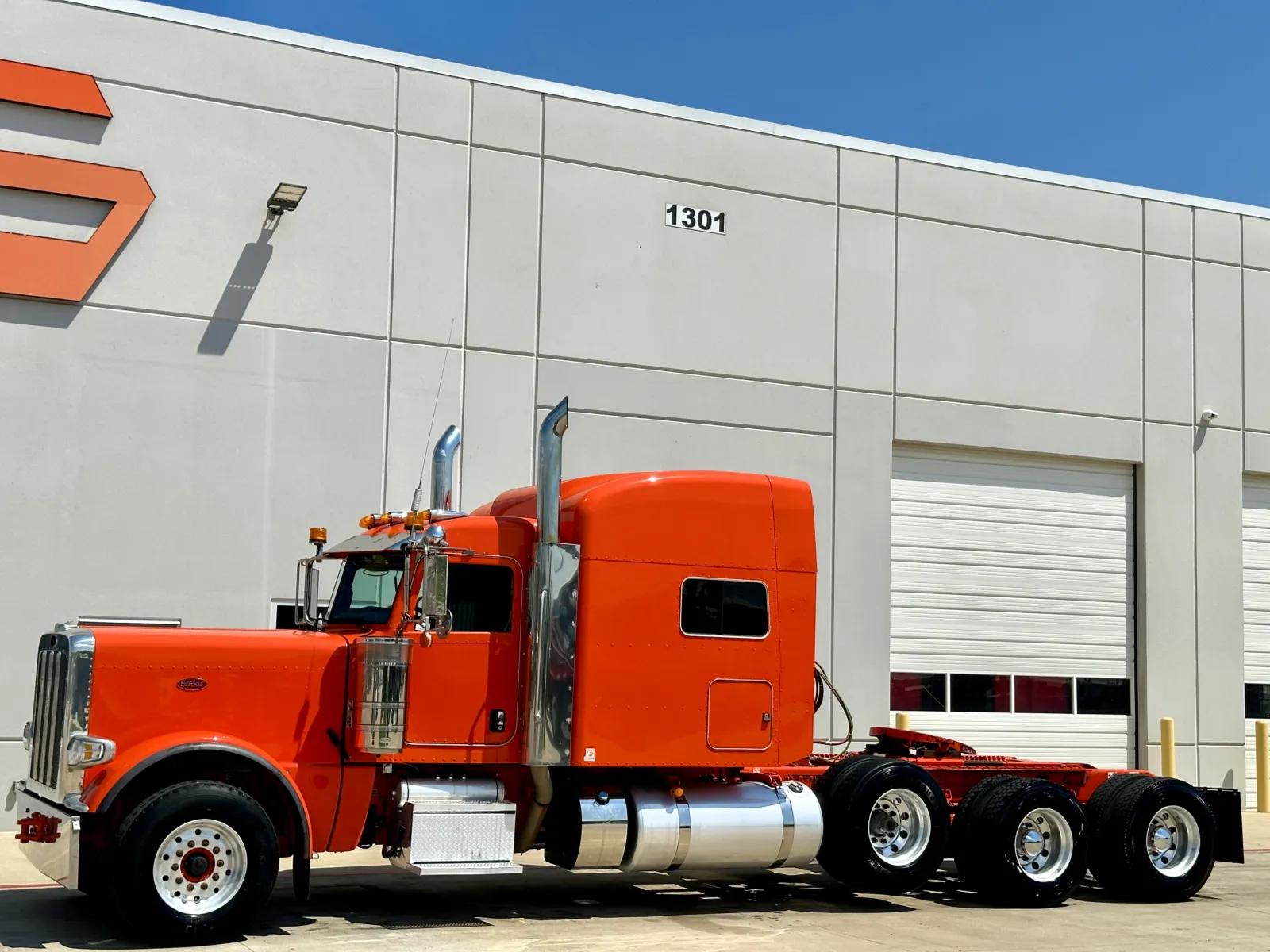 2023 Peterbilt 389 in Hutchins, TX — photo 2