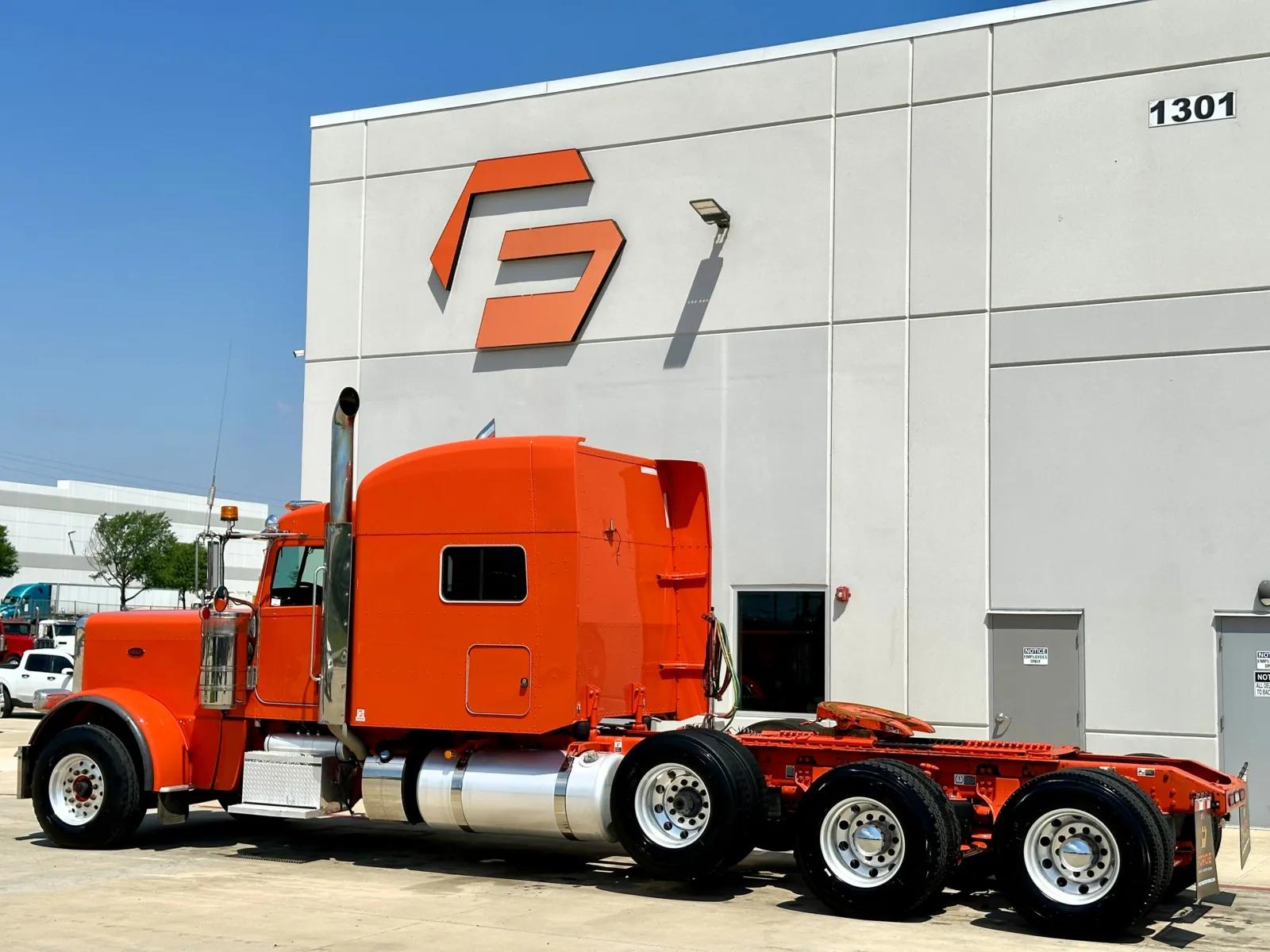 2023 Peterbilt 389 in Hutchins, TX — photo 6