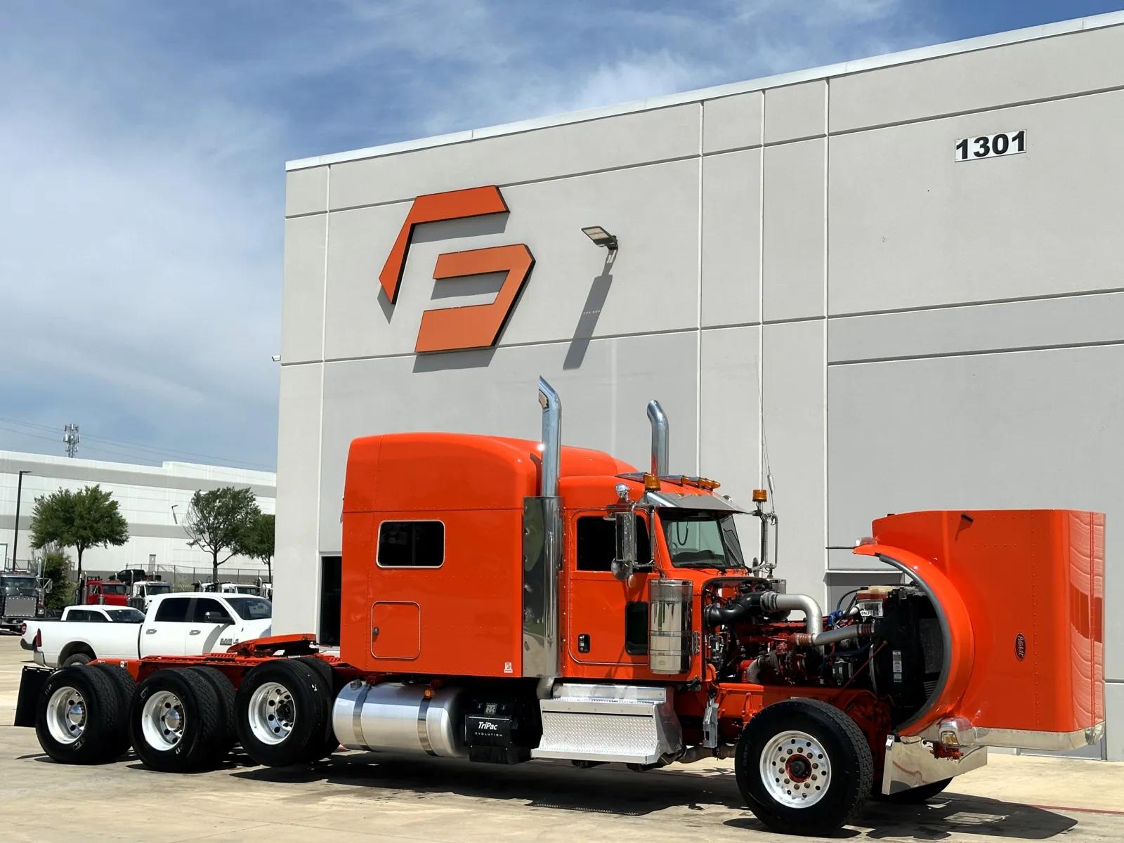 2023 Peterbilt 389 in Hutchins, TX — photo 9