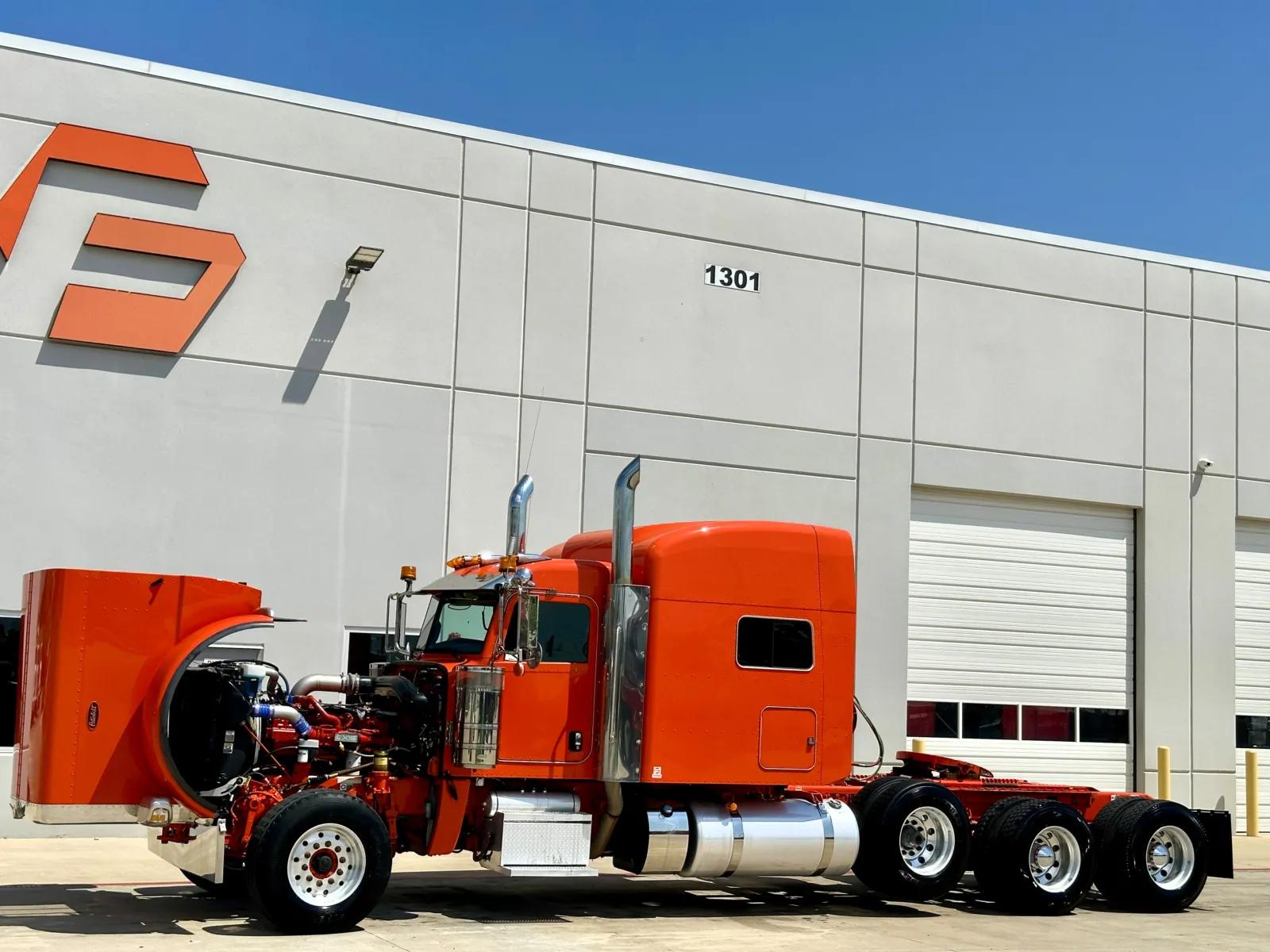 2023 Peterbilt 389 in Hutchins, TX — photo 10