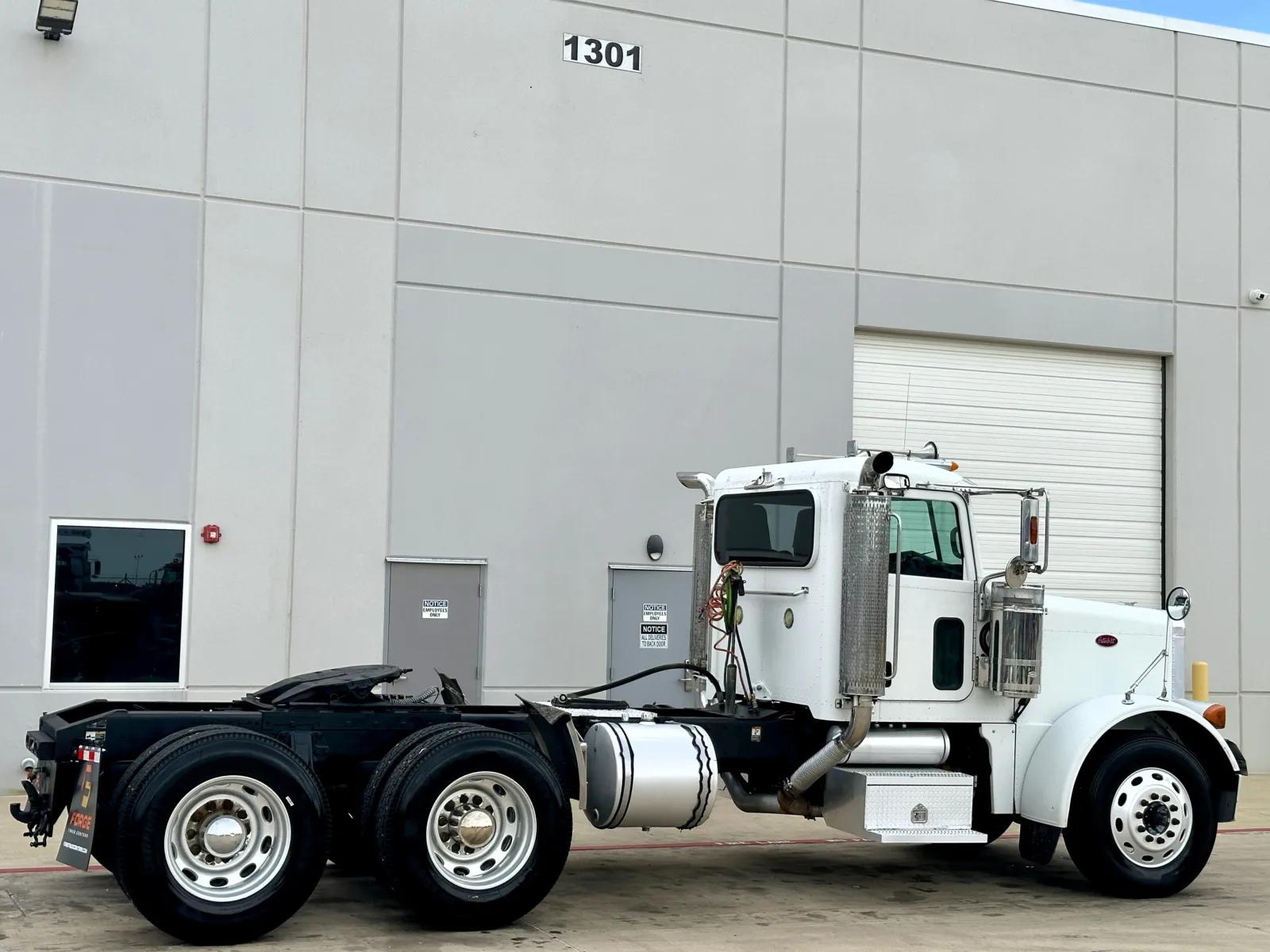2006 Peterbilt 379 in Hutchins, TX — photo 5