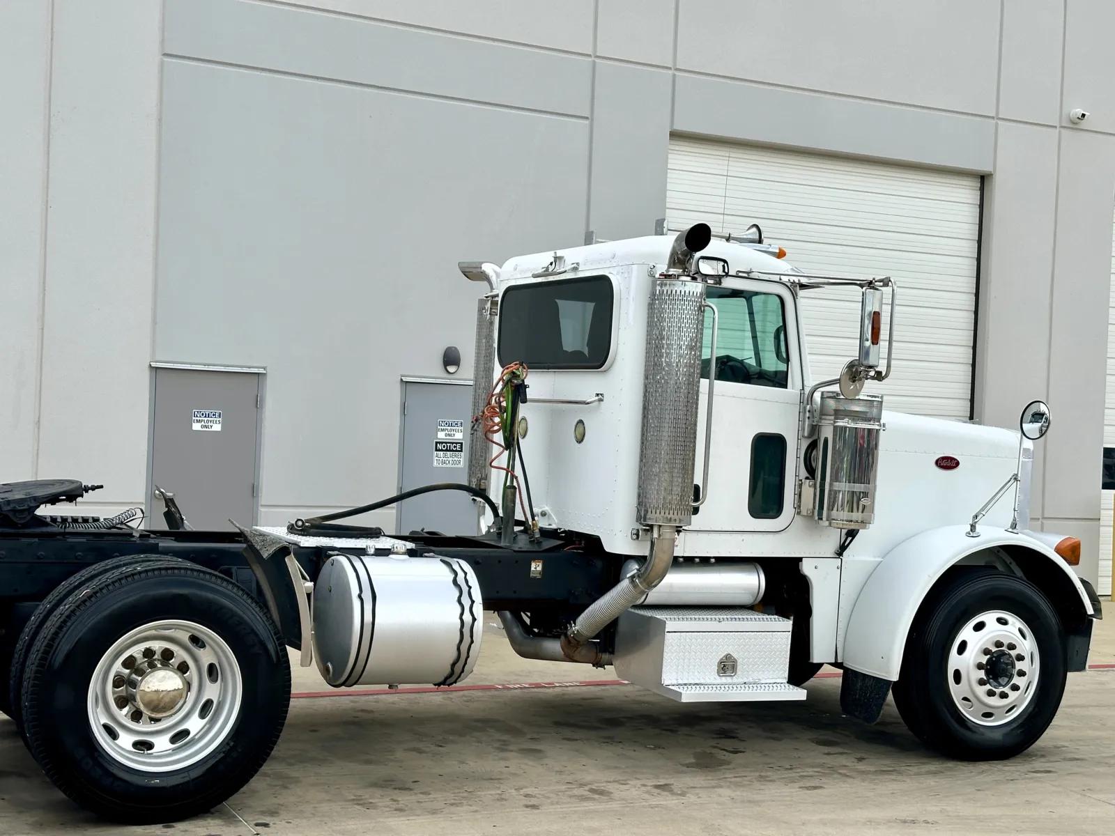 2006 Peterbilt 379 in Hutchins, TX — photo 7