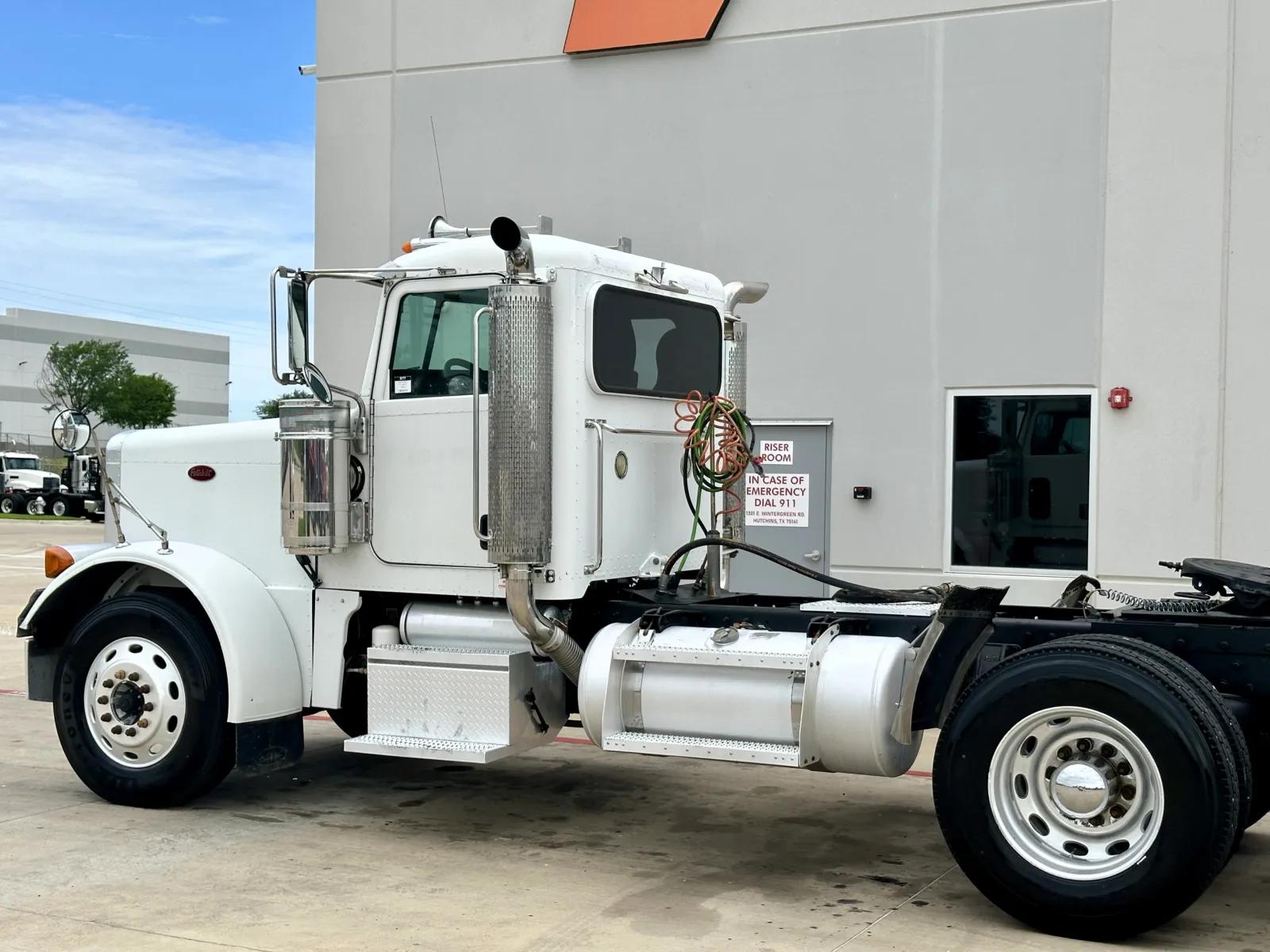 2006 Peterbilt 379 in Hutchins, TX — photo 8