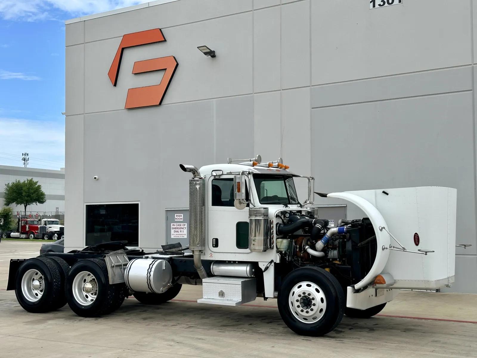 2006 Peterbilt 379 in Hutchins, TX — photo 9
