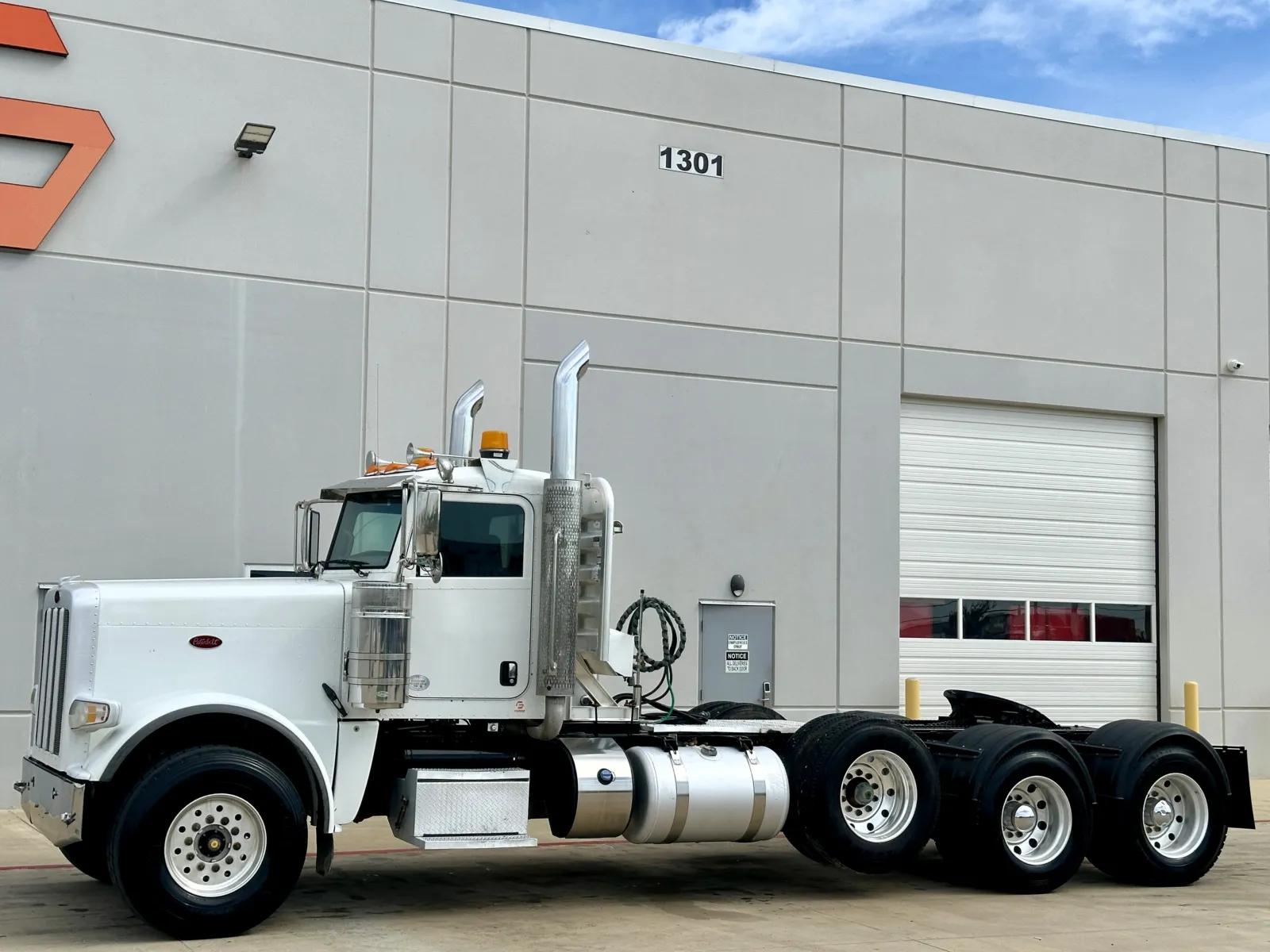 2018 Peterbilt 389 in Hutchins, TX — photo 2