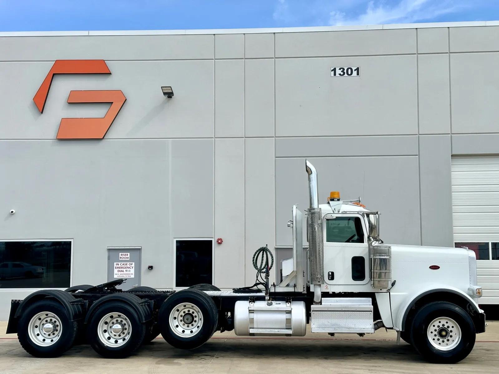 2018 Peterbilt 389 in Hutchins, TX — photo 3
