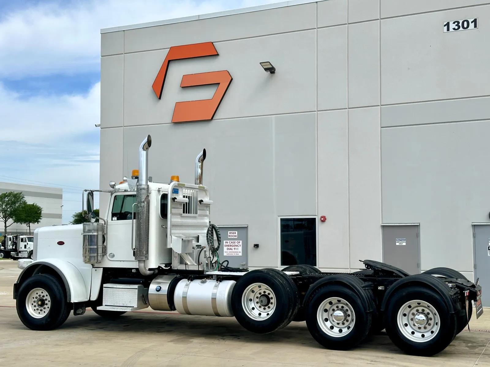 2018 Peterbilt 389 in Hutchins, TX — photo 6