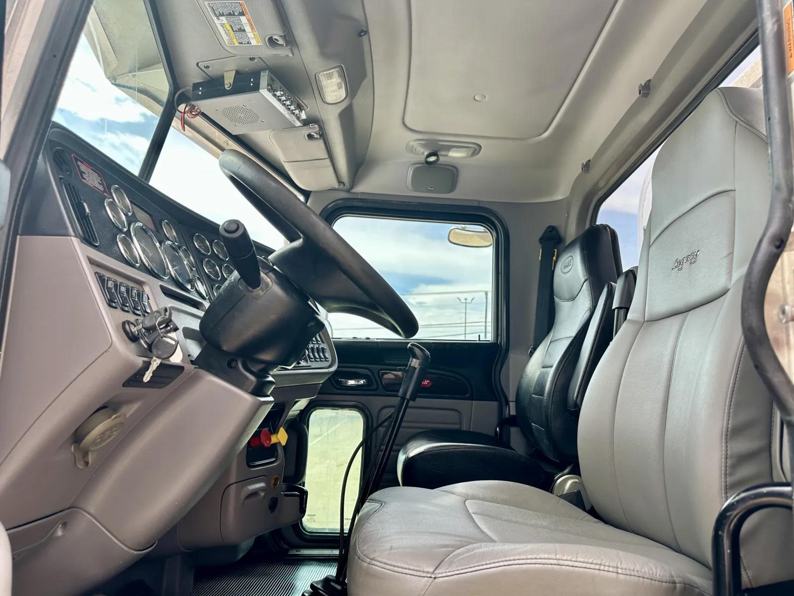 2018 Peterbilt 389 in Hutchins, TX — photo 14