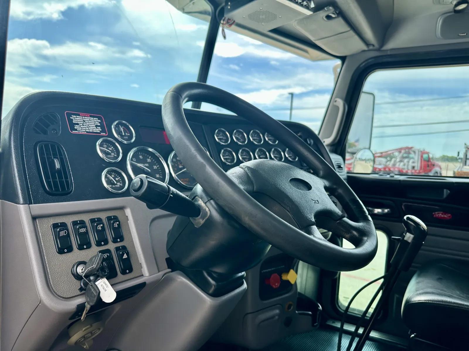 2018 Peterbilt 389 in Hutchins, TX — photo 15