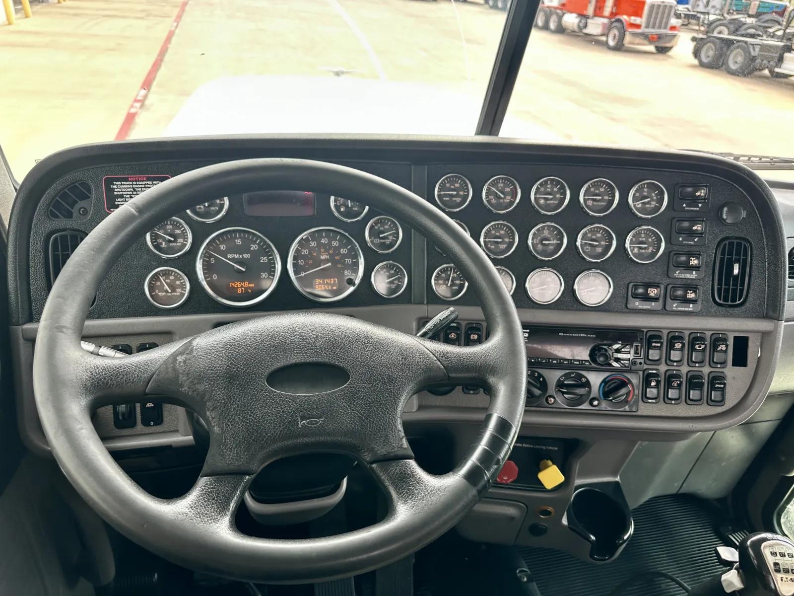 2018 Peterbilt 389 in Hutchins, TX — photo 16