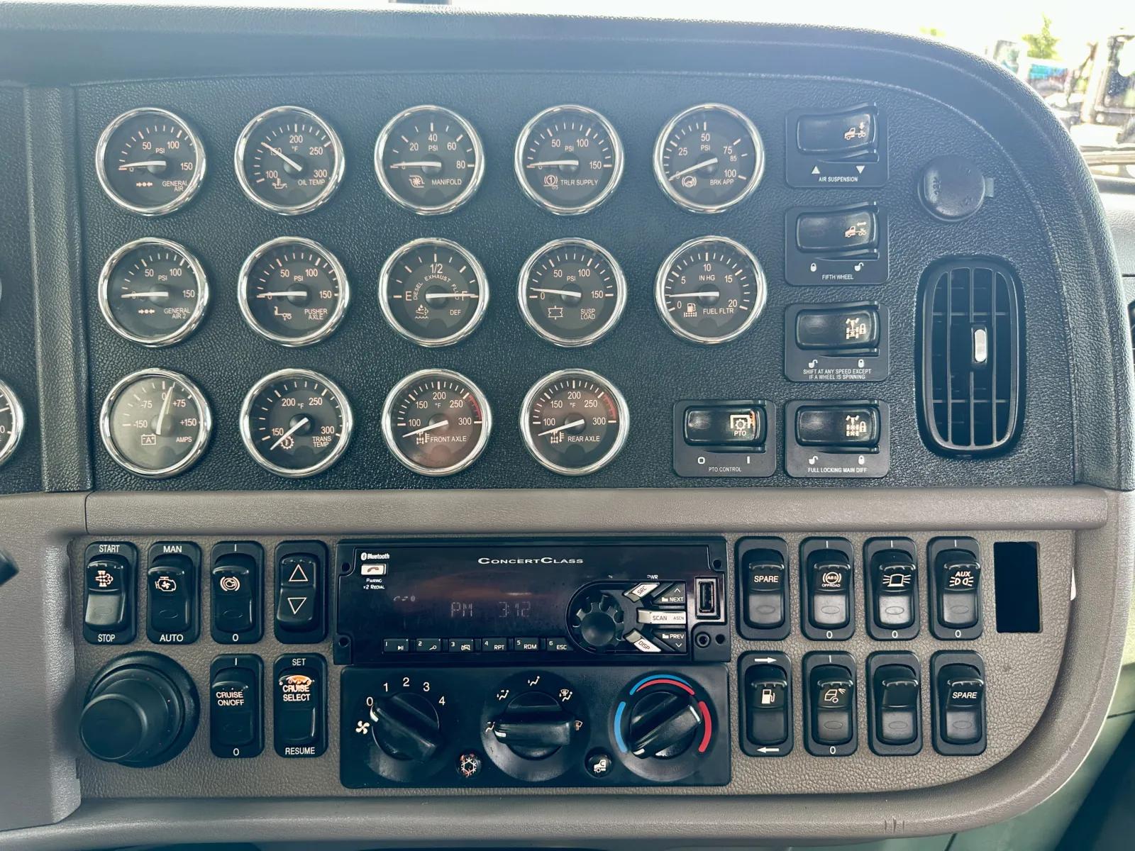 2018 Peterbilt 389 in Hutchins, TX — photo 18