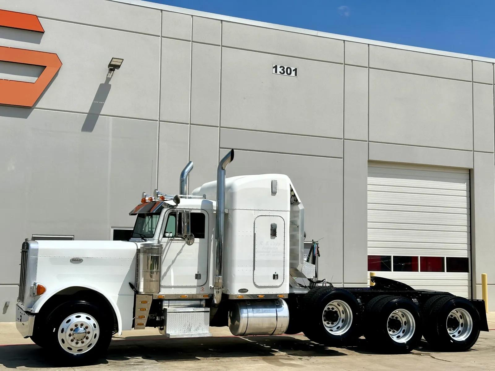 1998 Peterbilt 379 in Hutchins, TX — photo 2