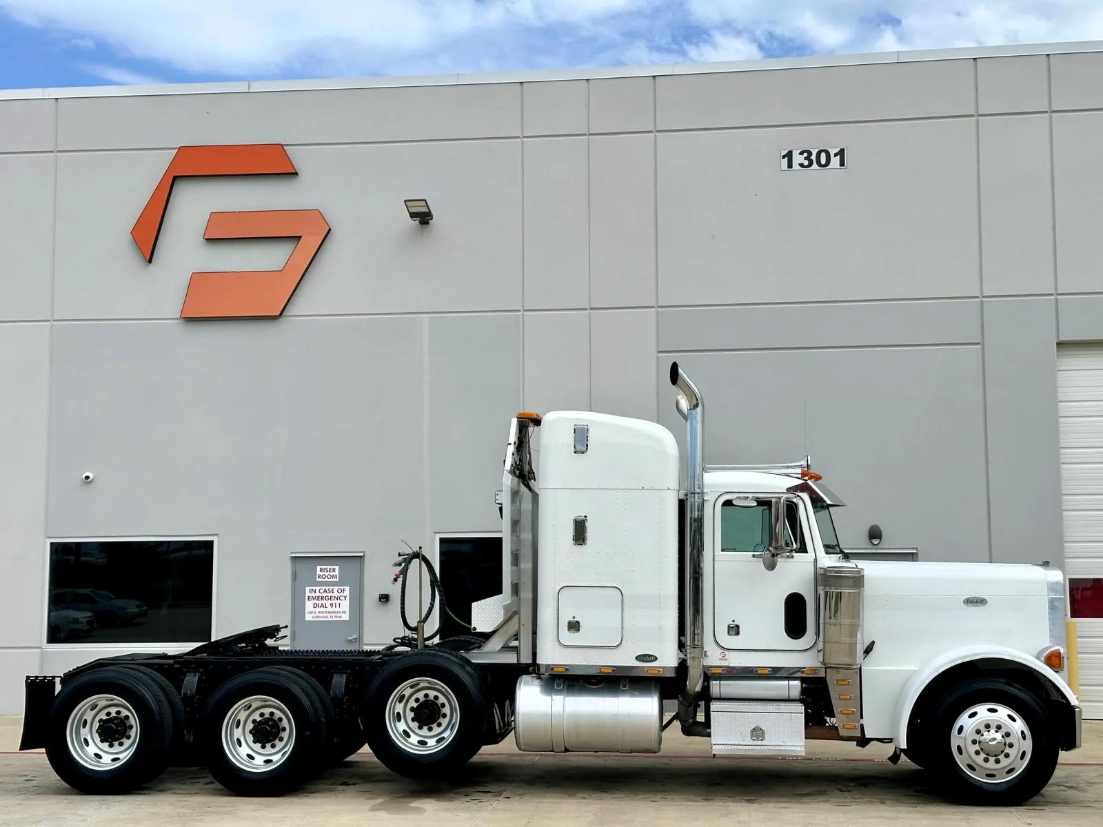 1998 Peterbilt 379 in Hutchins, TX — photo 3
