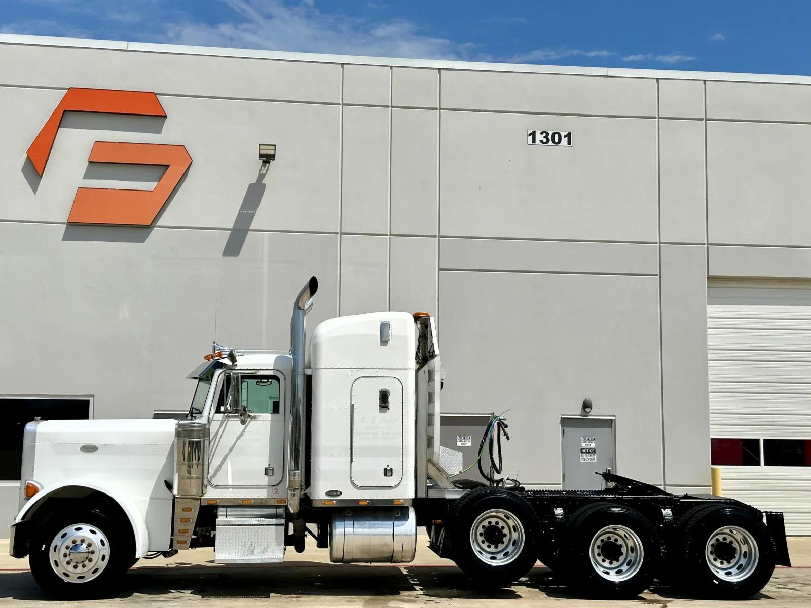 1998 Peterbilt 379 in Hutchins, TX — photo 4