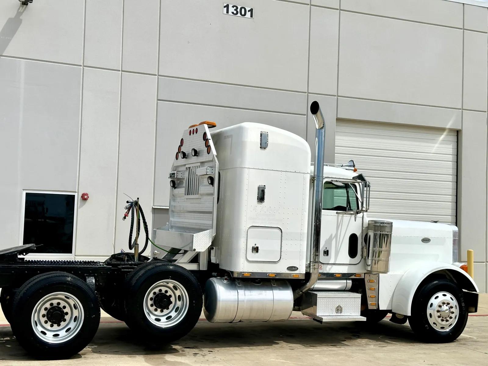 1998 Peterbilt 379 in Hutchins, TX — photo 5