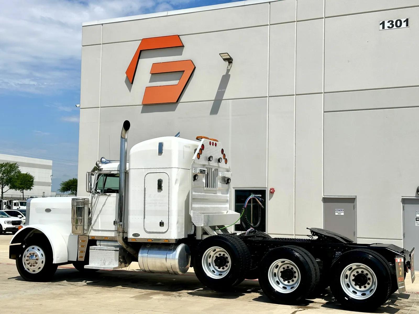 1998 Peterbilt 379 in Hutchins, TX — photo 8