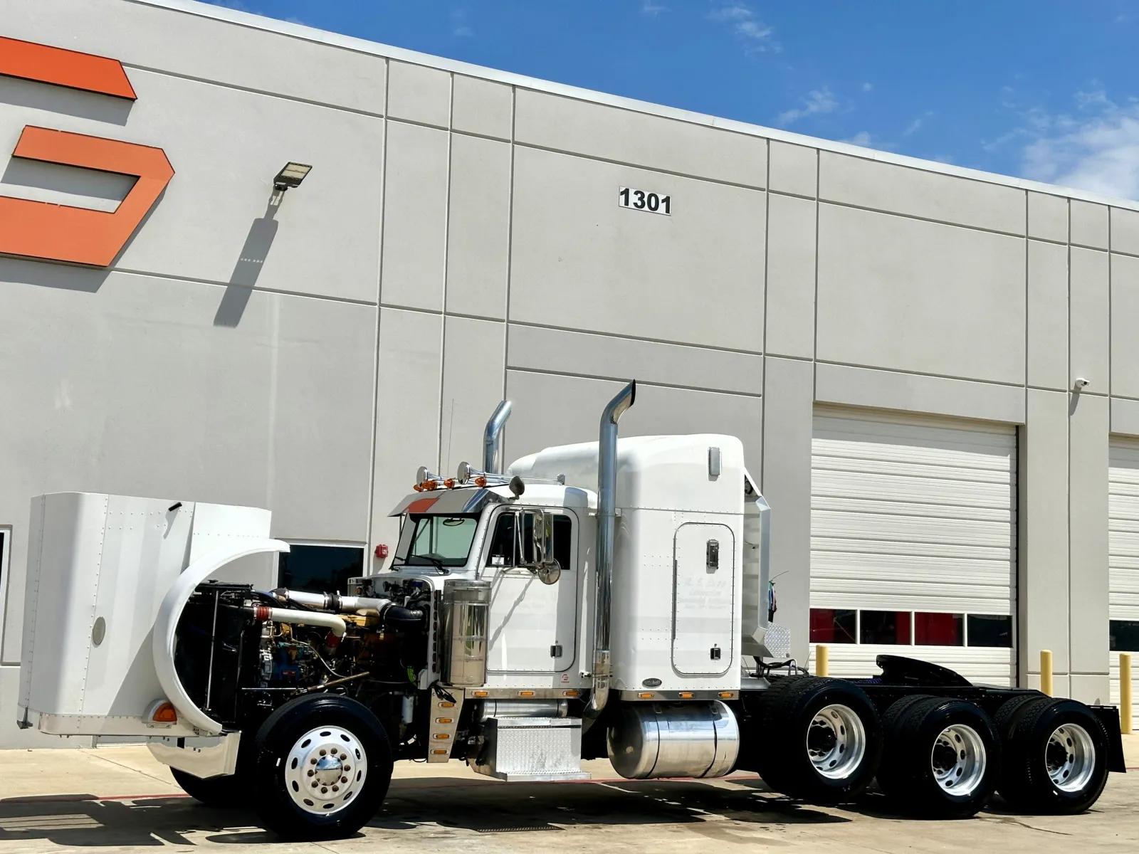 1998 Peterbilt 379 in Hutchins, TX — photo 10