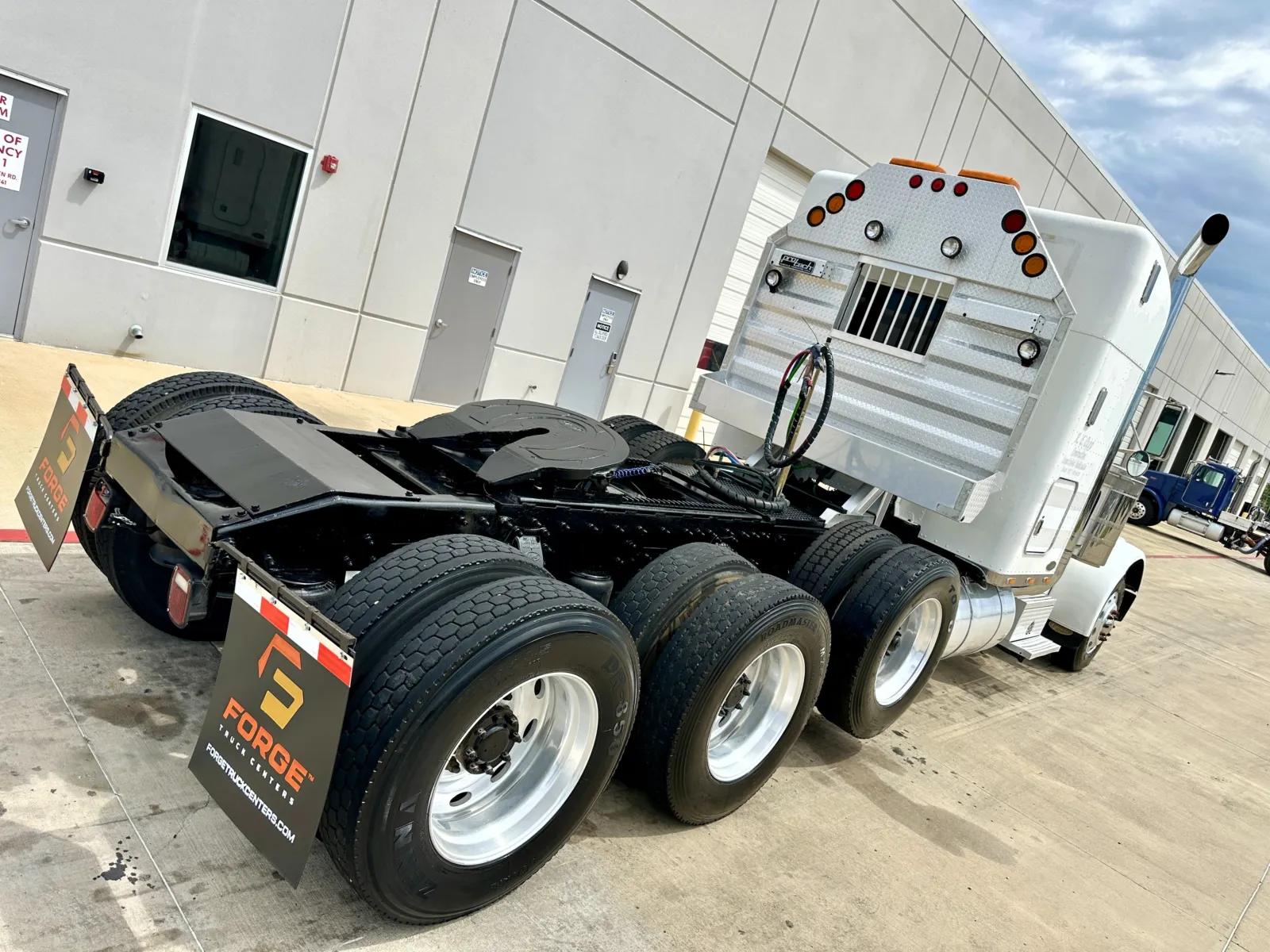 1998 Peterbilt 379 in Hutchins, TX — photo 11