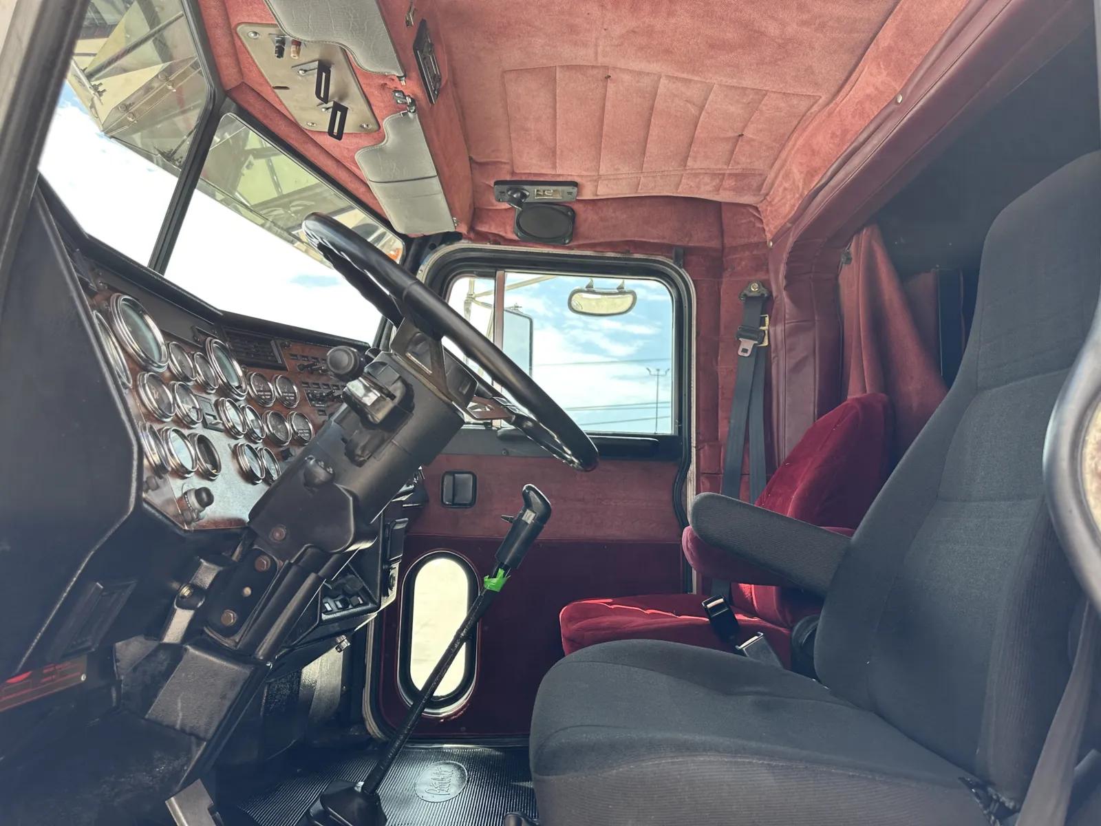 1998 Peterbilt 379 in Hutchins, TX — photo 14