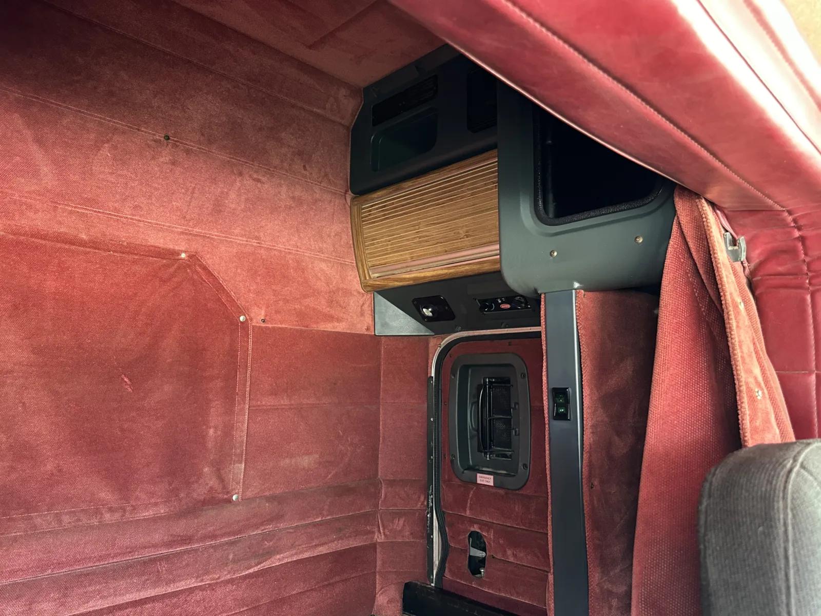 1998 Peterbilt 379 in Hutchins, TX — photo 23