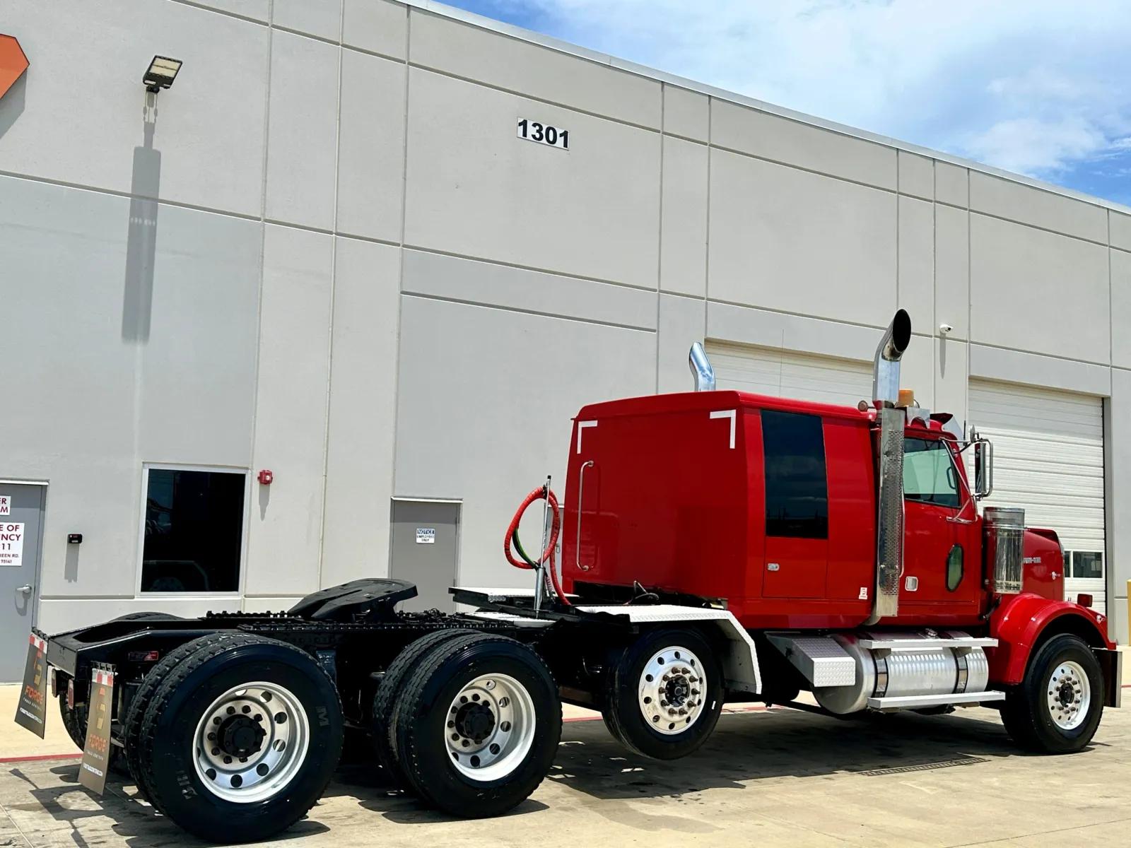 2007 Western Star 4900 in Hutchins, TX — photo 5