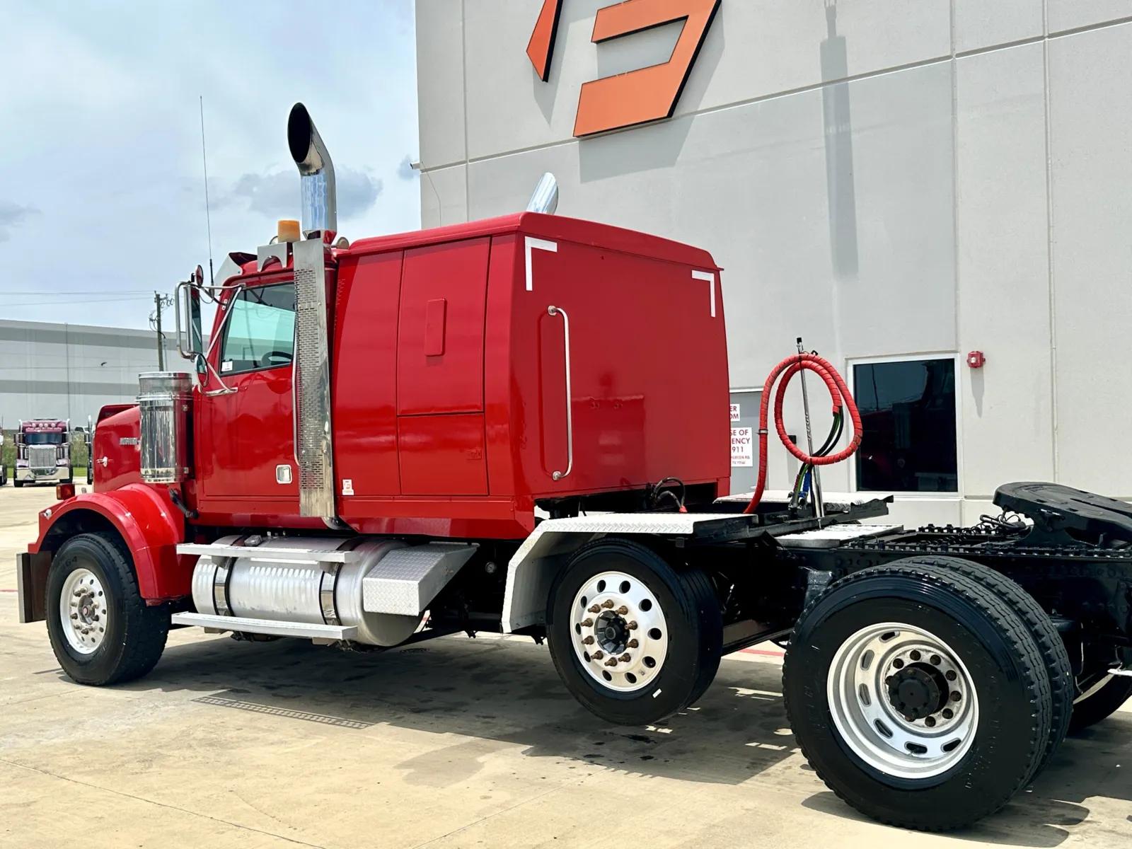 2007 Western Star 4900 in Hutchins, TX — photo 8