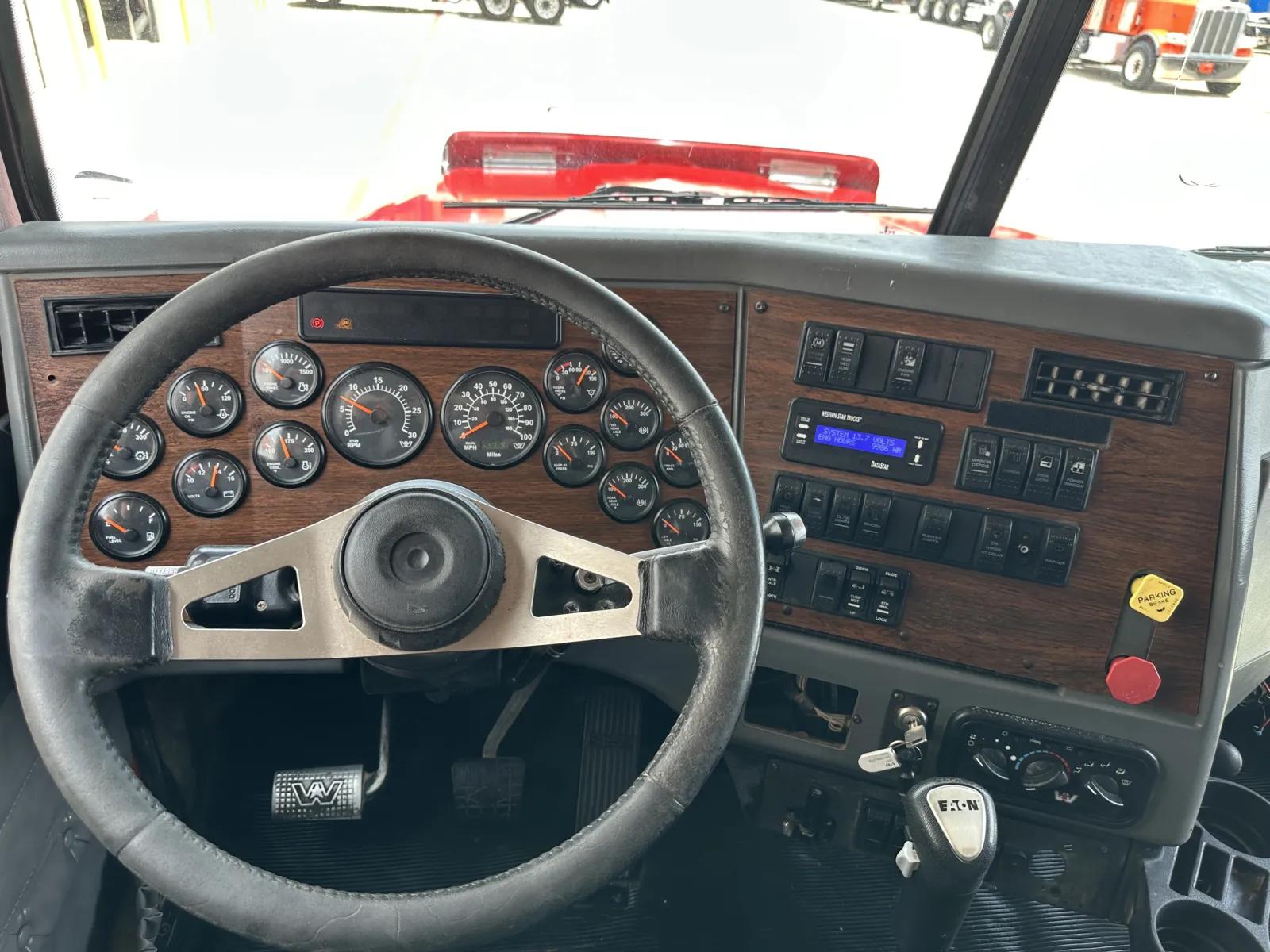 2007 Western Star 4900 in Hutchins, TX — photo 15