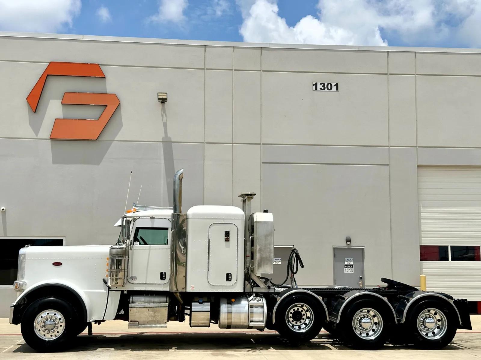 2022 Peterbilt 389 in Hutchins, TX — photo 4