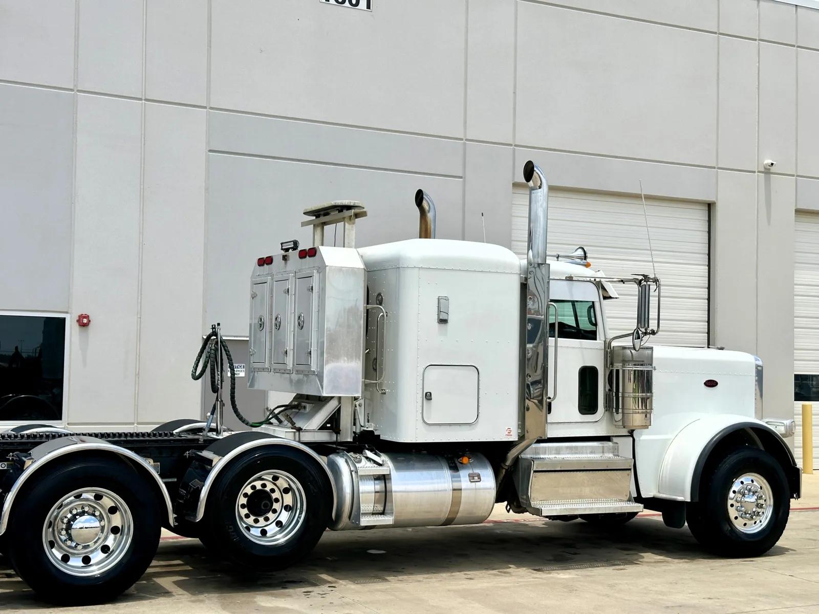 2022 Peterbilt 389 in Hutchins, TX — photo 7