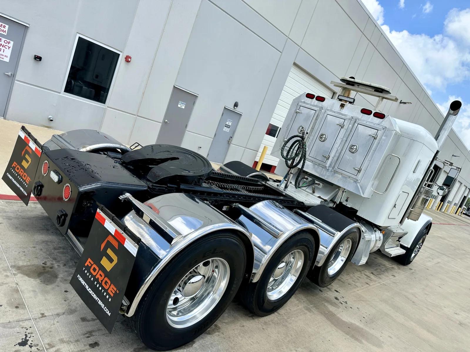 2022 Peterbilt 389 in Hutchins, TX — photo 11