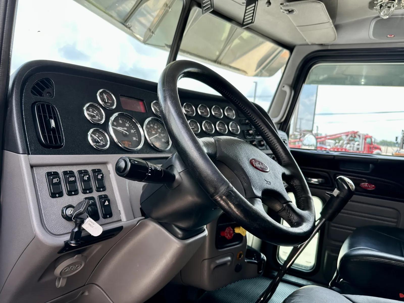 2022 Peterbilt 389 in Hutchins, TX — photo 15