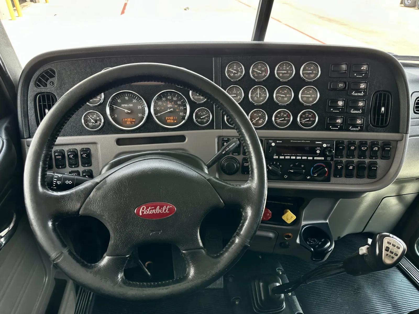 2022 Peterbilt 389 in Hutchins, TX — photo 16
