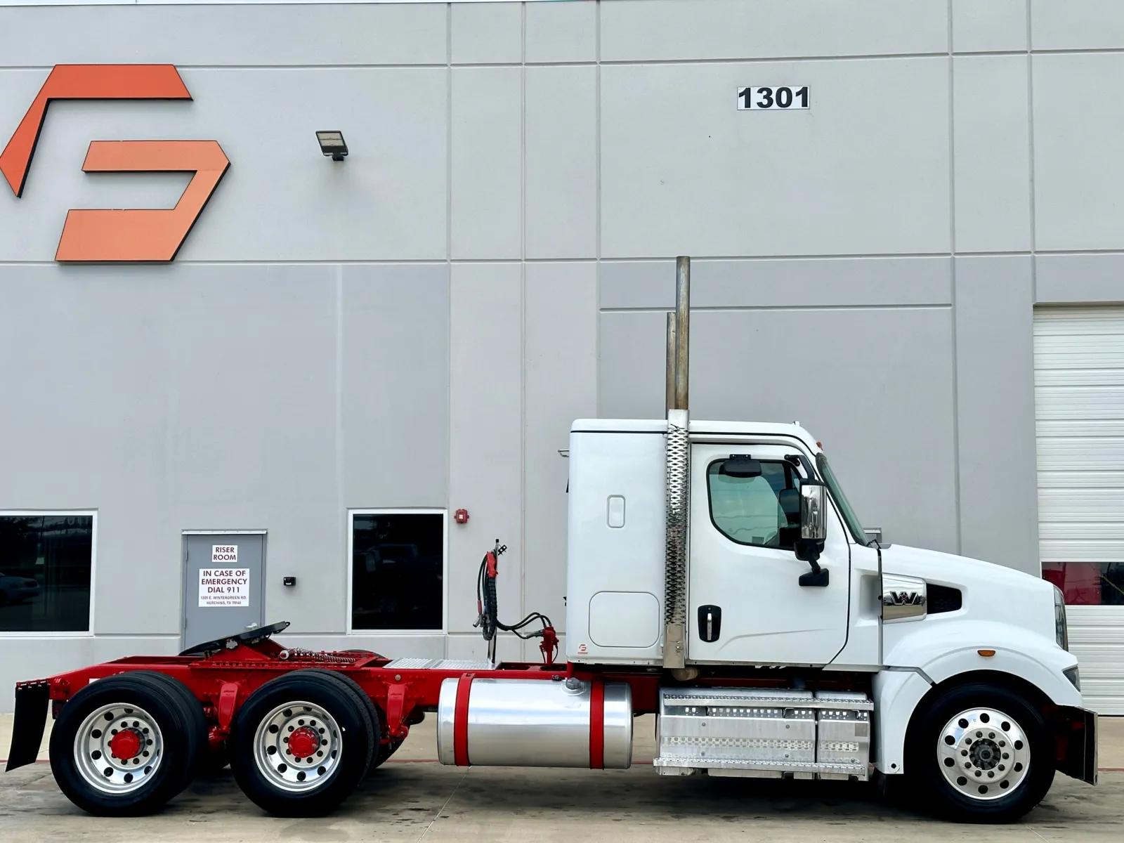 2024 Western Star 49X in Hutchins, TX — photo 3
