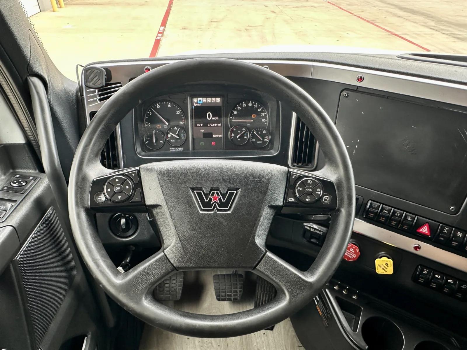 2024 Western Star 49X in Hutchins, TX — photo 16