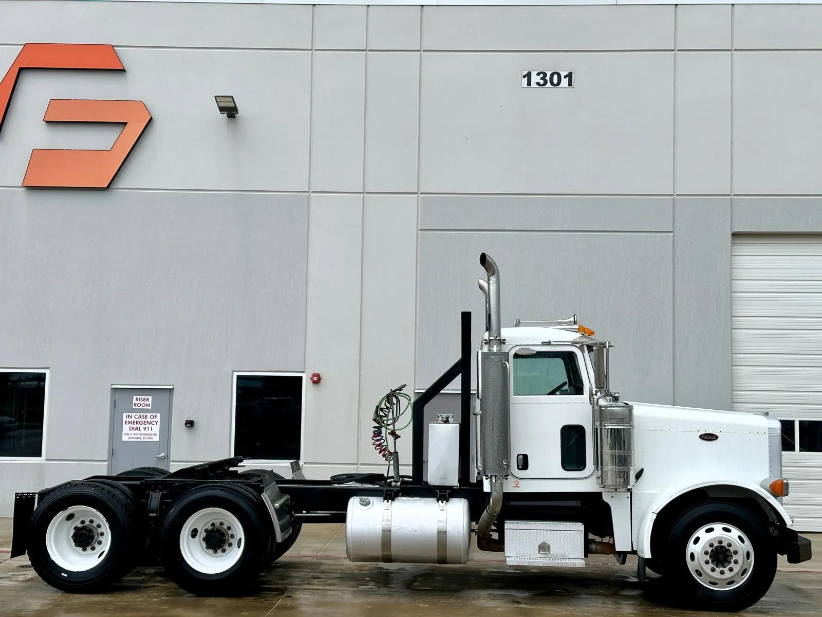 2005 Peterbilt 379 in Hutchins, TX — photo 3