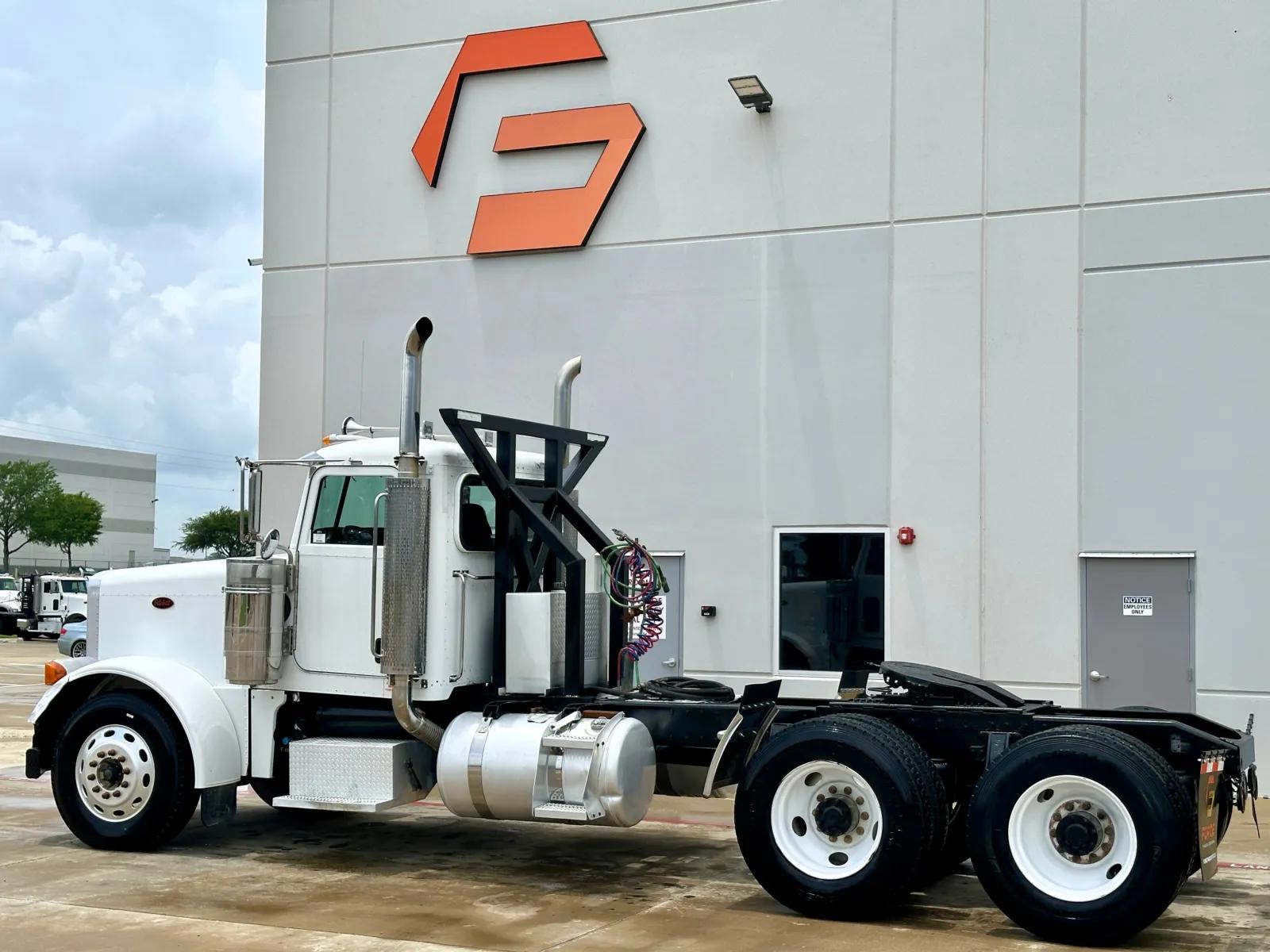 2005 Peterbilt 379 in Hutchins, TX — photo 6