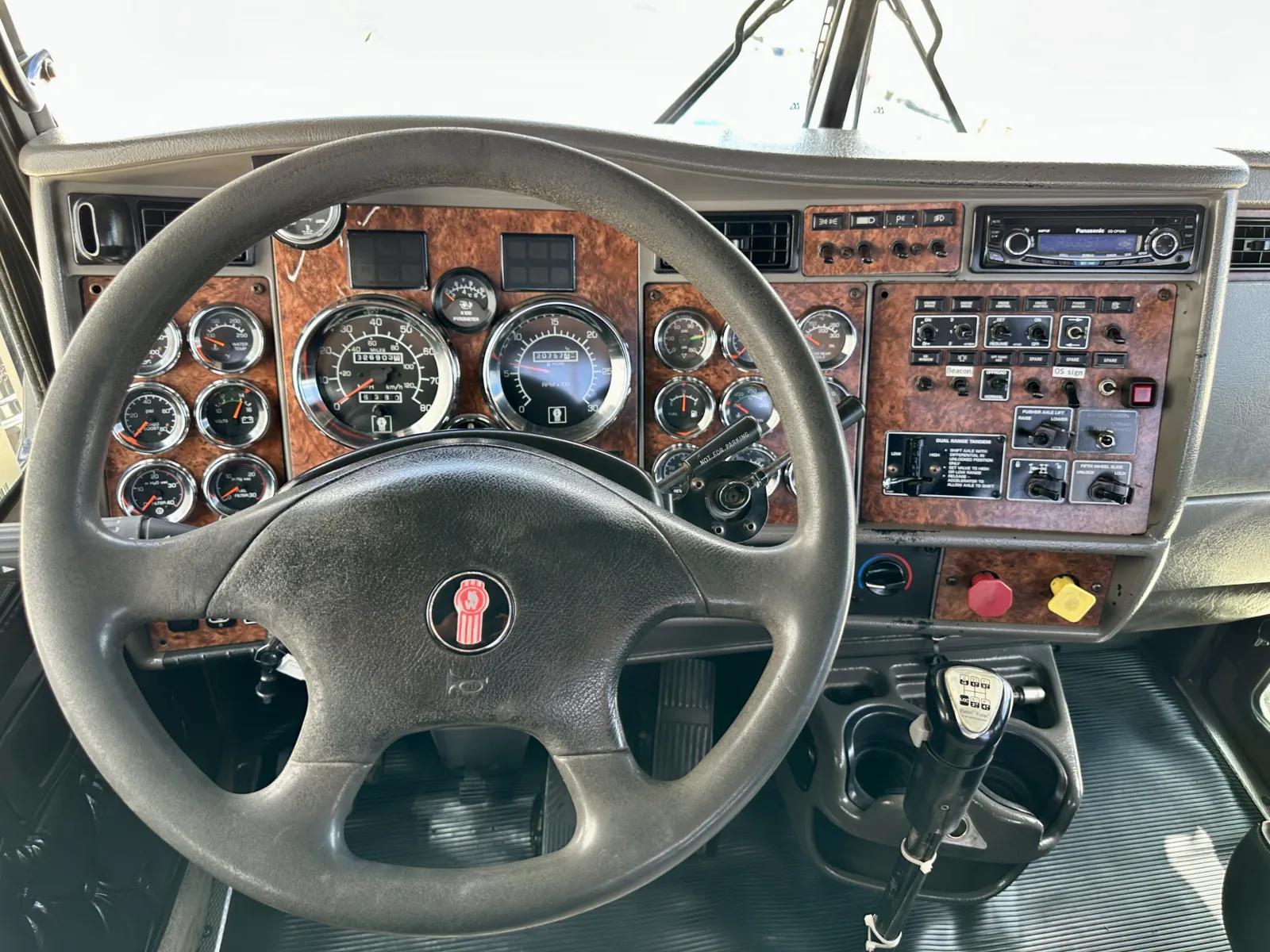 2006 Kenworth T800 in Hutchins, TX — photo 16