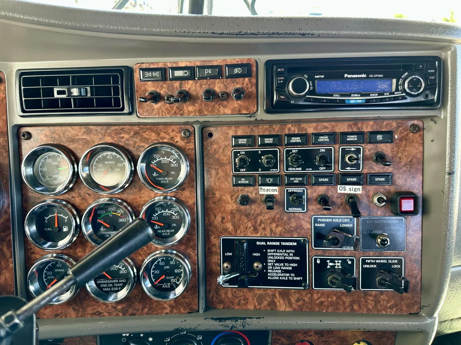 2006 Kenworth T800 in Hutchins, TX — photo 18