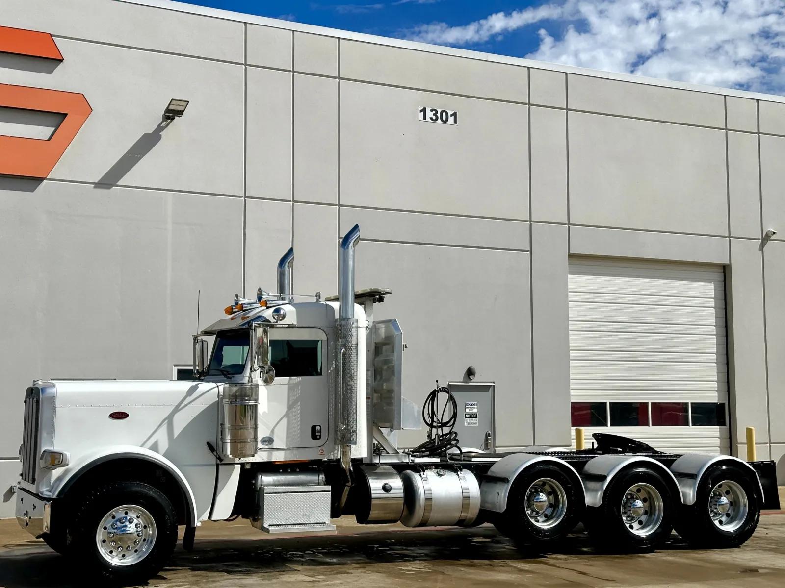 2019 Peterbilt 389 in Hutchins, TX — photo 2